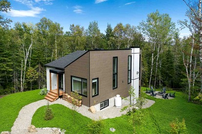 Incredible Modern Cottage with Fire Pit, Hot-tub and Foosball in Charlevoix, Michigan - glamping.directory