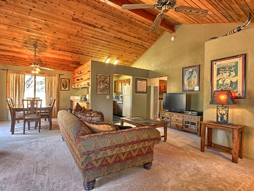 Cozy Log Cabin near Yosemite National Park in California - Mariposa, California - glamping.directory