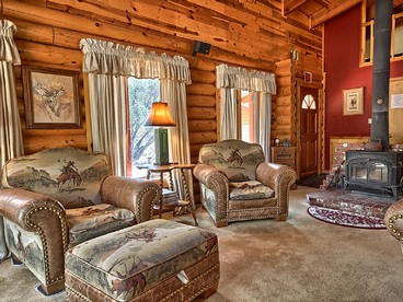 Cozy Log Cabin near Yosemite National Park in California - Mariposa, California - glamping.directory