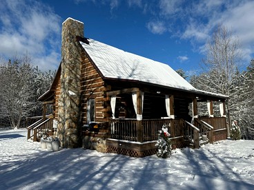 Secluded Woodland Cabin with Kayaks & Fire Pit near Rivers in Virginia - glamping.directory
