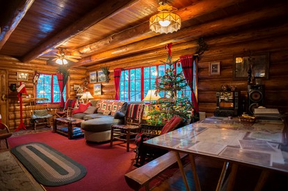 Romantic Log Cabin Rental with Hot Tub near Mount Hood, Oregon - Rhododendron, Oregon - glamping.directory