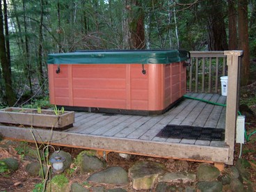 Romantic Log Cabin Rental with Hot Tub near Mount Hood, Oregon - Rhododendron, Oregon - glamping.directory