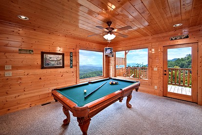 Enchanting Log Cabin Accommodation with a Private Hot Tub in Sevierville, Tennessee - Sevierville, Tennessee - glamping.directory