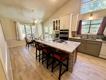 Peaceful Family Retreat with Game Room and Fire Pit near Lakes and Golf Courses in Hot Springs Village, Arkansas - Hot Springs Village, Arkansas - glamping.directory