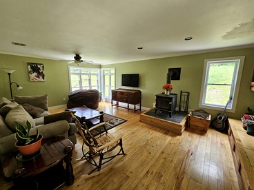Charming Woodland Cottage with Hiking Trails near Great Sacandaga Lake – Close to Saratoga Springs, NY - Hadley, New York - glamping.directory