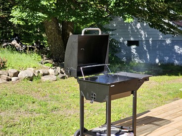 Charming Woodland Cottage with Hiking Trails near Great Sacandaga Lake – Close to Saratoga Springs, NY - Hadley, New York - glamping.directory