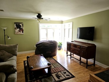 Charming Woodland Cottage with Hiking Trails near Great Sacandaga Lake – Close to Saratoga Springs, NY - Hadley, New York - glamping.directory