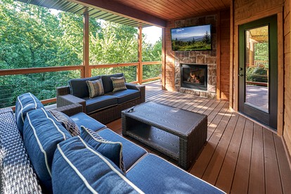 Exquisite Getaway Cabin with Hot Tub, Pool Table, and Movie Theater near Gatlinburg, Tennessee - Pittman Center, Tennessee - glamping.directory