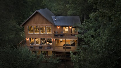 Exquisite Getaway Cabin with Hot Tub, Pool Table, and Movie Theater near Gatlinburg, Tennessee - glamping.directory