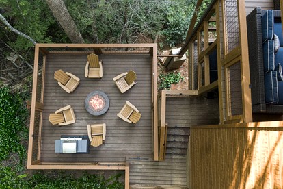 Exquisite Getaway Cabin with Hot Tub, Pool Table, and Movie Theater near Gatlinburg, Tennessee - Pittman Center, Tennessee - glamping.directory