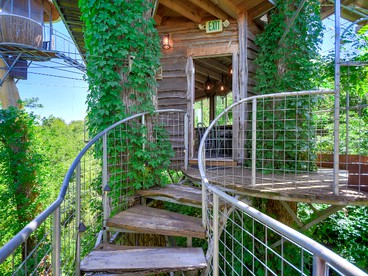 Stunning Tree House near Austin, Texas - Spicewood, Texas - glamping.directory