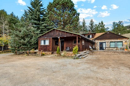 Family-Friendly Mountain Cabin with Hot Tub near Estes Park & Rocky Mountain National Park, Ferncliff Colorado - Allenspark, Colorado - glamping.directory