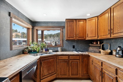 Family-Friendly Mountain Cabin with Hot Tub near Estes Park & Rocky Mountain National Park, Ferncliff Colorado - Allenspark, Colorado - glamping.directory