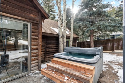Family-Friendly Mountain Cabin with Hot Tub near Estes Park & Rocky Mountain National Park, Ferncliff Colorado - Allenspark, Colorado - glamping.directory