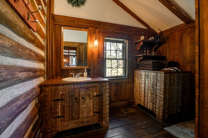 Perfect Couple's or Solo Getaway: 1840s Log Cabin, Claxton, GA - Claxton, Georgia - glamping.directory