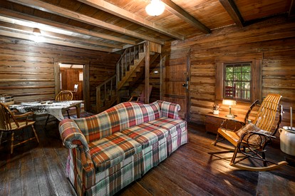 Perfect Couple's or Solo Getaway: 1840s Log Cabin, Claxton, GA - Claxton, Georgia - glamping.directory