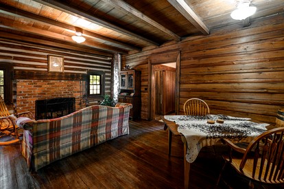 Perfect Couple's or Solo Getaway: 1840s Log Cabin, Claxton, GA - Claxton, Georgia - glamping.directory