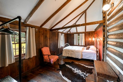 Perfect Couple's or Solo Getaway: 1840s Log Cabin, Claxton, GA - Claxton, Georgia - glamping.directory