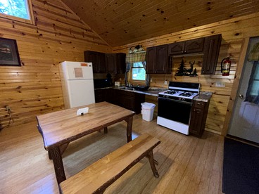 Wheelchair Accessible Glamping Cabin near Cook Forest State Park, Pennsylvania - Clarington, Pennsylvania - glamping.directory