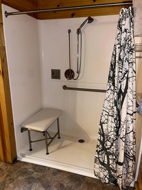 Wheelchair Accessible Glamping Cabin near Cook Forest State Park, Pennsylvania - Clarington, Pennsylvania - glamping.directory