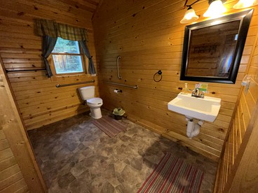Wheelchair Accessible Glamping Cabin near Cook Forest State Park, Pennsylvania - Clarington, Pennsylvania - glamping.directory