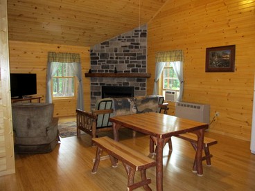 Wheelchair Accessible Glamping Cabin near Cook Forest State Park, Pennsylvania - Clarington, Pennsylvania - glamping.directory
