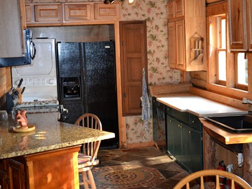 Stately Log Cabin with a Pool for a Group Getaway near Chickamauga, Georgia - Chickamauga, Georgia - glamping.directory