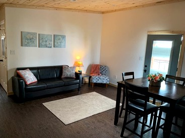 Charming Cabin with Pond Retreat Near Lake Texoma, Denison TX - Denison, Texas - glamping.directory
