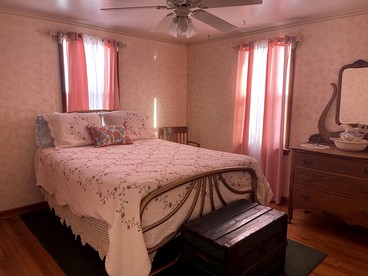 Cozy Cottage Rental for Six on a Working Ranch in Crawford, Nebraska - Crawford, Nebraska - glamping.directory