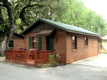 Four Person Cabin with Lofted Interior in Inverness, Florida - Inverness, Florida - glamping.directory