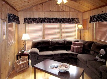 Four Person Cabin with Lofted Interior in Inverness, Florida - Inverness, Florida - glamping.directory