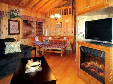Four Person Cabin with Lofted Interior in Inverness, Florida - Inverness, Florida - glamping.directory