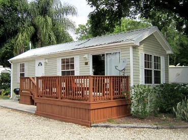 Four Person Cabin with Lofted Interior in Inverness, Florida - Inverness, Florida - glamping.directory