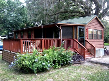 Four Person Cabin with Lofted Interior in Inverness, Florida - Inverness, Florida - glamping.directory