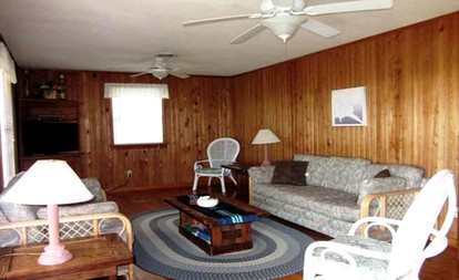 Beachfront Vacation Rental with Stunning Ocean Views in Hatteras, North Carolina - Hatteras, North Carolina - glamping.directory