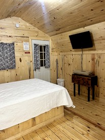 Inviting Cabin for a Peaceful Escape in Nature in Sturgis, South Dakota - Sturgis, South Dakota - glamping.directory