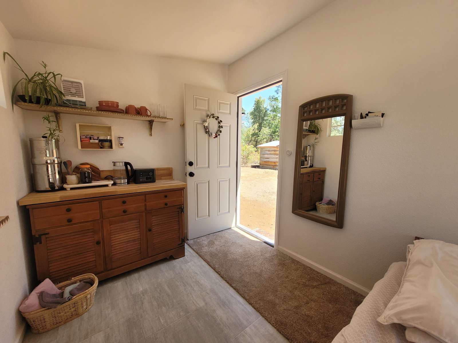 The Goat Shed - Bella Vista, California - glamping.directory