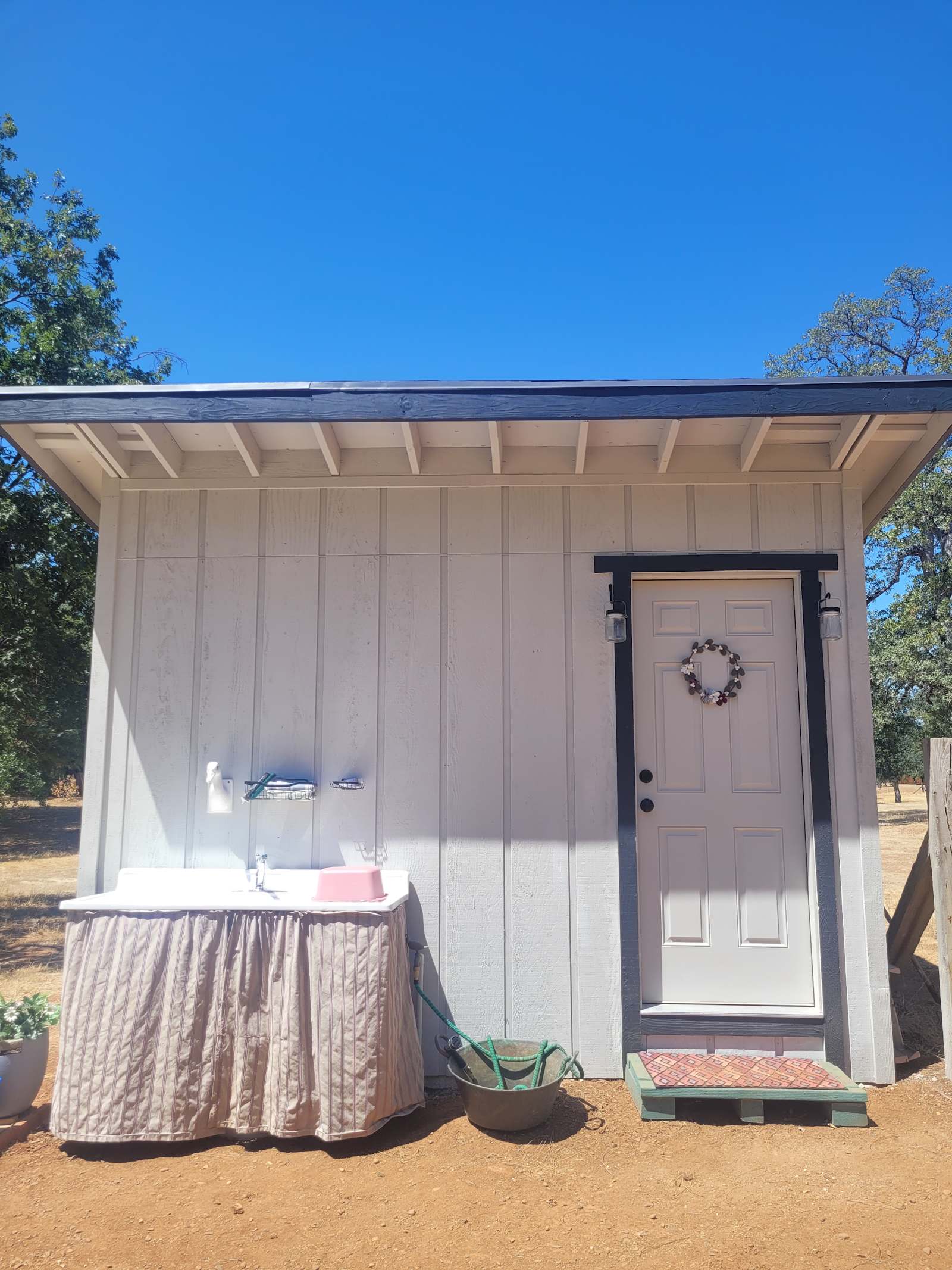 The Goat Shed - Bella Vista, California - glamping.directory