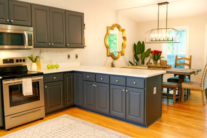 Waterfront Retreat with Spectacular Interior, Jacuzzi and Game Room in NC - Statesville, North Carolina - glamping.directory