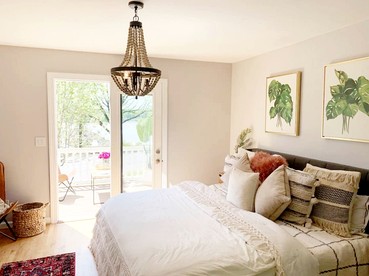 Waterfront Retreat with Spectacular Interior, Jacuzzi and Game Room in NC - Statesville, North Carolina - glamping.directory