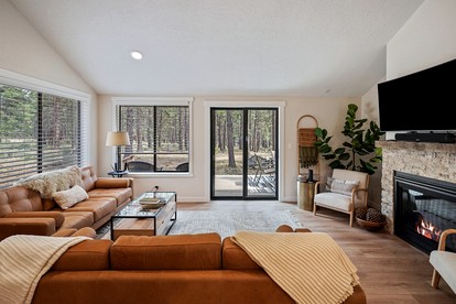 Family and Pet Friendly Cabin with Hot-Tub in Oregon - Sunriver, Oregon - glamping.directory