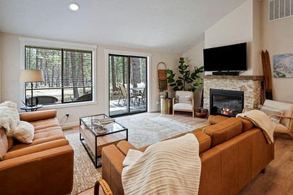 Family and Pet Friendly Cabin with Hot-Tub in Oregon - Sunriver, Oregon - glamping.directory