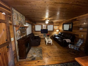 Mountain Cabin Rental Under Two Hours from Atlanta for Lake Nottely Getaway in Georgia - Blairsville, Georgia - glamping.directory