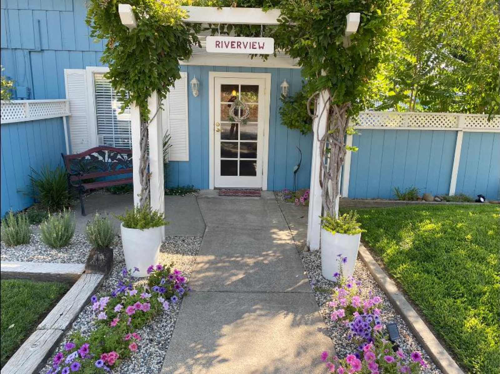 THE RIVERVIEW VENUE & RV - glamping.directory