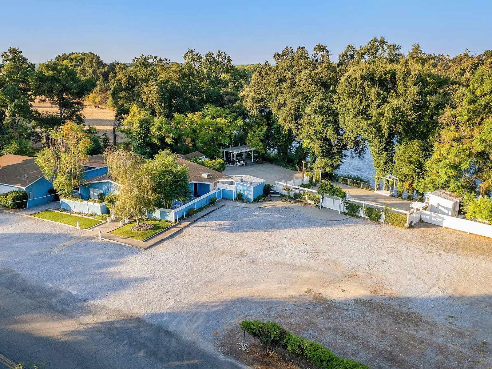 THE RIVERVIEW VENUE & RV - Anderson, California - glamping.directory