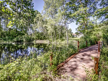 Charming Cabin with a Gorgeous Lawn and Patio in White Lake, Michigan - White Lake, Michigan - glamping.directory