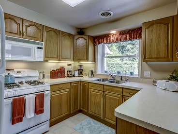 Charming Cabin with a Gorgeous Lawn and Patio in White Lake, Michigan - White Lake, Michigan - glamping.directory