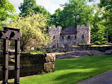 Breathtaking Cottage Rental on Castle Grounds Overlooking Lake George - Bolton , New York - glamping.directory