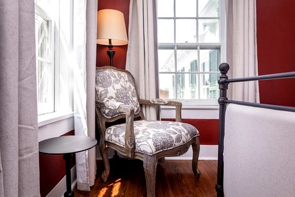 Romantic Historic Inn Suite with Mountain Views in Luray, Virginia - Luray, Virginia - glamping.directory
