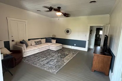 Classic Lakeside Estate Stay with Cozy Living Spaces & Outdoor Adventures in Kuttawa, Kentucky - Kuttawa, Kentucky - glamping.directory